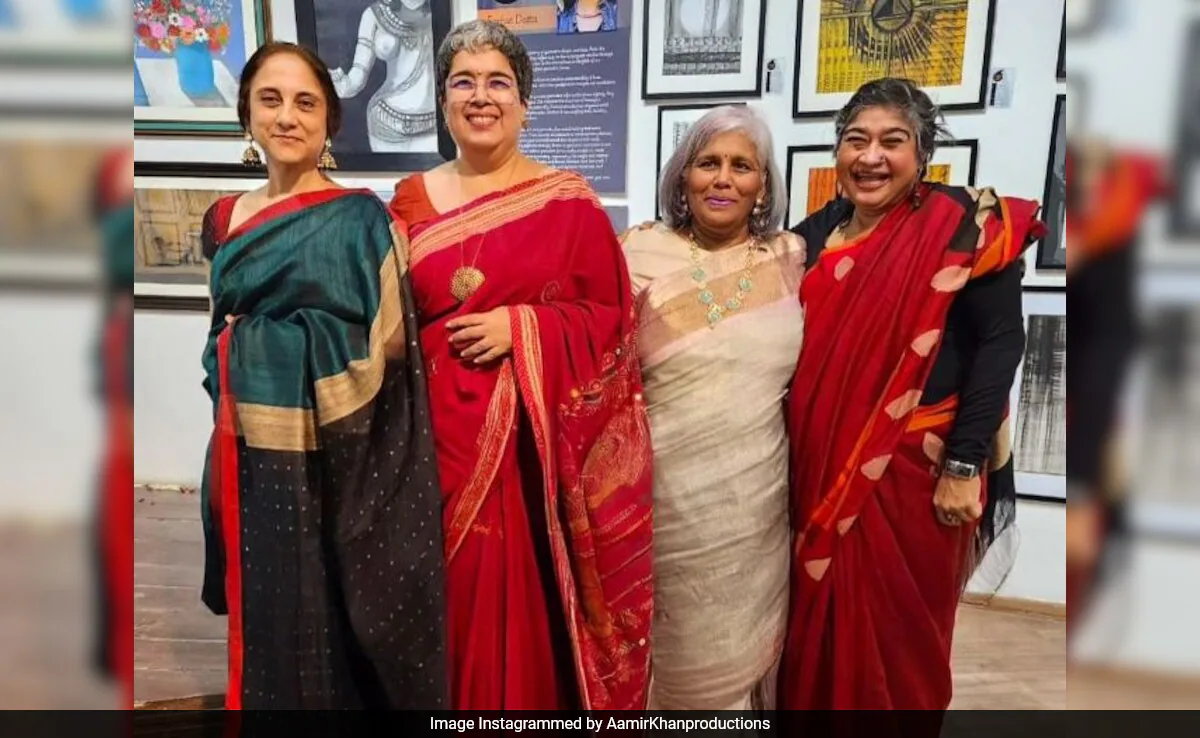 Aamir Khan's Ex-Wife Reena Dutta And Sister Farhat Dutta Pictured Together At An Exhibition