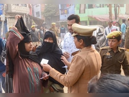 UP में बुर्के की आड़ में फर्जी वोटिंग का मामला आखिर है क्या? जिसे लेकर EC पहुंची बीजेपी UP में बुर्के की आड़ में फर्जी वोटिंग का मामला आखिर है क्या? जिसे लेकर EC पहुंची बीजेपी