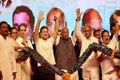 In Maharashtra, Ruling Alliance's 10 Guarantees Vs Opposition's "Panch Sutra" In Maharashtra, Ruling Alliance's 10 Guarantees Vs Opposition's "Panch Sutra"