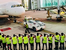 Video: Vistara Ground Staff's Emotional Farewell To Last Flight Video: Vistara Ground Staff's Emotional Farewell To Last Flight