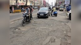 बरसात बीतने के बाद भी गड्ढे वाली सड़कों के नहीं सुधरे हालात, VVIP रूटों पर काम शुरू, पर इन मार्गों का क्या?