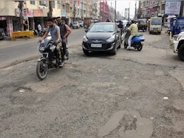 बरसात बीतने के बाद भी गड्ढे वाली सड़कों के नहीं सुधरे हालात, VVIP रूटों पर काम शुरू, पर इन मार्गों का क्या? बरसात बीतने के बाद भी गड्ढे वाली सड़कों के नहीं सुधरे हालात, VVIP रूटों पर काम शुरू, पर इन मार्गों का क्या?