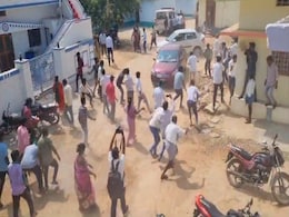 तेलंगाना के मुख्यमंत्री के विधानसभा क्षेत्र में जमीन विवाद को लेकर हिंसा, 55 लोग हिरासत में लिए गए तेलंगाना के मुख्यमंत्री के विधानसभा क्षेत्र में जमीन विवाद को लेकर हिंसा, 55 लोग हिरासत में लिए गए