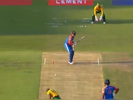 6, 6, 6, 4, युवराज के चेले ने सिमेलाने को जमकर धोया, छक्के-चौकों से गूंज उठा स्टेडियम, VIDEO