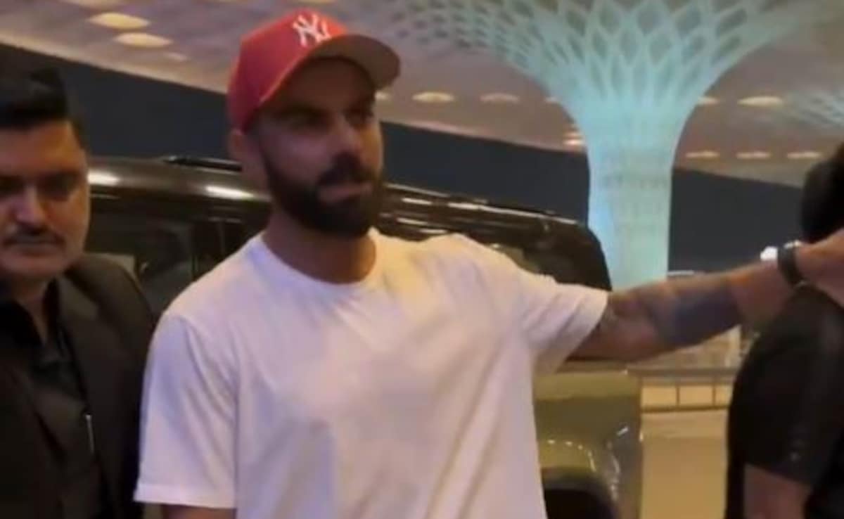 Kohli Irritated by Fans at Airport