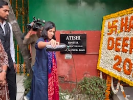 'Will Return With...': Swati Maliwal Pours Dirty Water Outside Chief Minister's Residence 'Will Return With...': Swati Maliwal Pours Dirty Water Outside Chief Minister's Residence