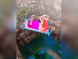 कुएं के ऊपर रस्सी से बंधी उल्टी खाट पर डांस करने लगीं सास बहू, लोगों ने पूछा- जमीन कम पड़ गई थी क्या