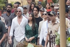 Shah Rukh Khan, Family Cast Their Vote In Mumbai Shah Rukh Khan, Family Cast Their Vote In Mumbai