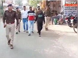 पुलिस ने बदमाशों का जुलूस निकाल कर निकाली हेकड़ी, युवक का अपहरण के बाद तलवार से किया था हमला