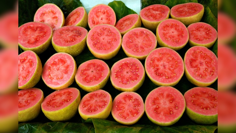 रोजाना खाली पेट अमरूद खाने से क्या होगा? रोजाना अमरूद खाने के 10 बड़े फायदे और नुकसान