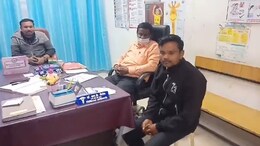 Attack on Police Constable: ड्यूटी कर घर वापस लौट रहा था सहायक कॉन्स्टेबल, चाकूबाजों ने कर दिया हमला