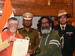 झारखंड : 28 नवंबर को मुख्यमंत्री पद की शपथ लेंगे हेमंत सोरेन, राज्यपाल से मिलकर पेश किया दावा झारखंड : 28 नवंबर को मुख्यमंत्री पद की शपथ लेंगे हेमंत सोरेन, राज्यपाल से मिलकर पेश किया दावा