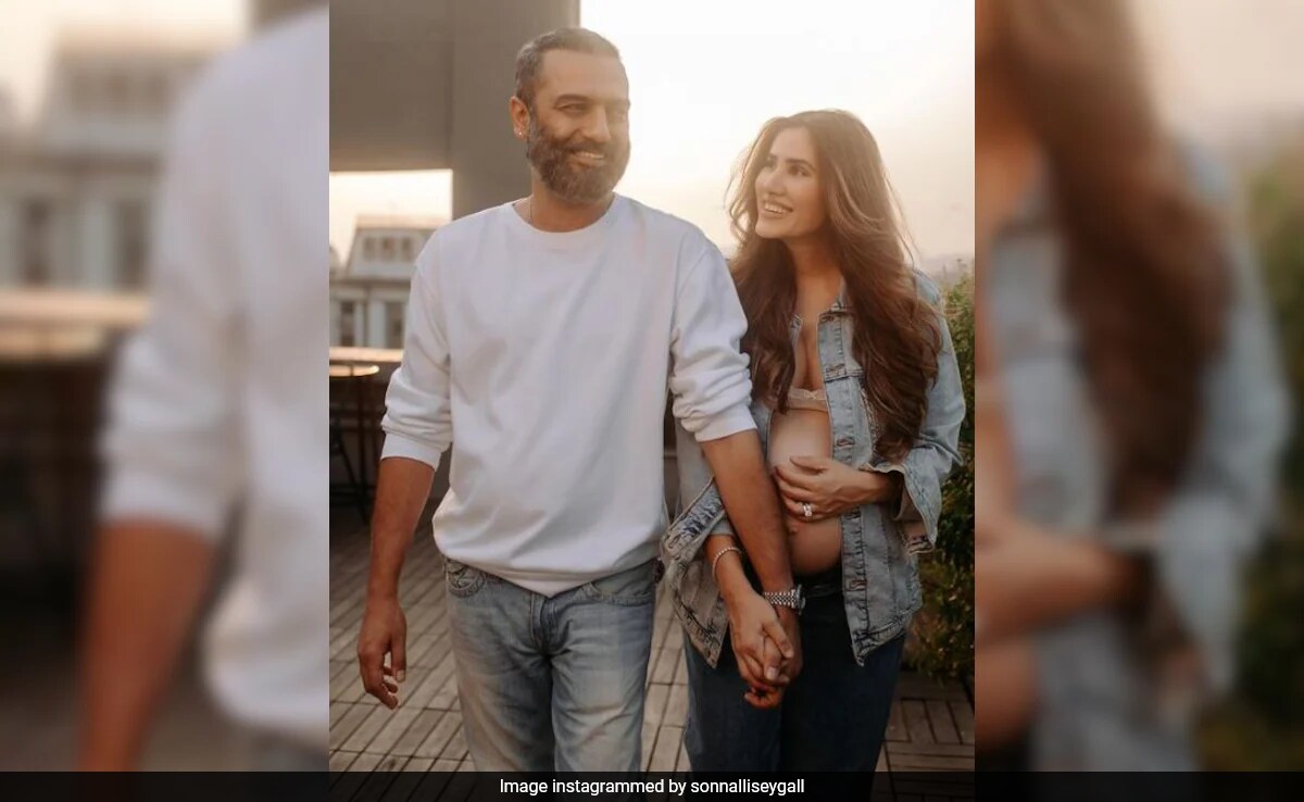 <i>Pyaar Ka Punchnama</i> Actress Sonnalli Seygall, Husband Ashesh L Sajnani Welcome First Child, A Baby Girl