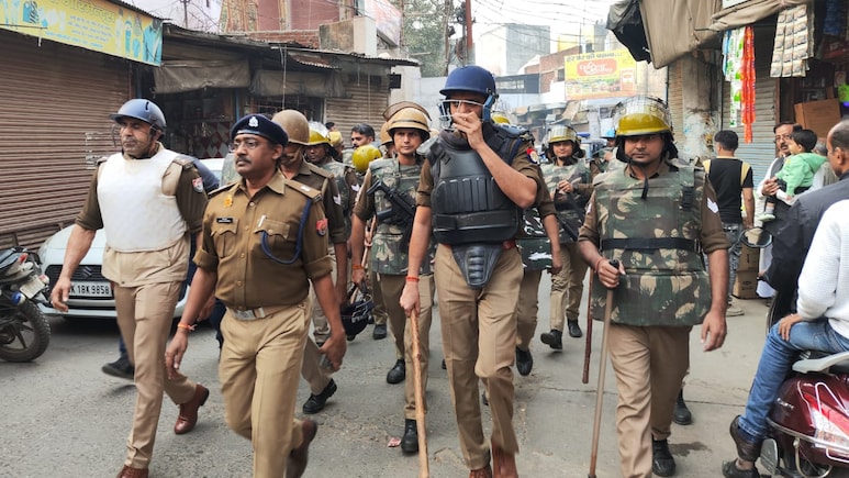 संभल में आज क्या हैं हालात? एक्शन में प्रशासन, इंटरनेट बंद; पढ़ें लेटेस्ट अपडेट्स