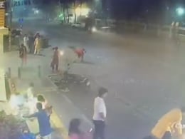 दिवाली की रात सड़क पर पटाखा जला रहा था शख्स, तेज रफ्तार कार ने रौंदा, CCTV कैमरे में कैद हुई घटना दिवाली की रात सड़क पर पटाखा जला रहा था शख्स, तेज रफ्तार कार ने रौंदा, CCTV कैमरे में कैद हुई घटना