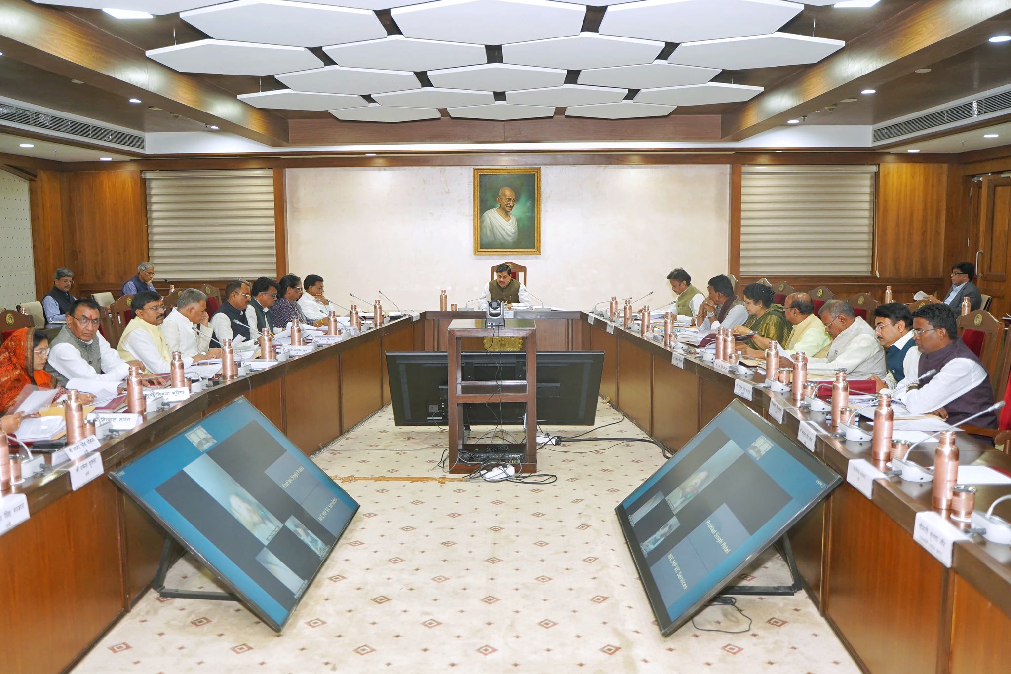 MP Cabinet Meeting: खत्म होगा प्रमोशन का इंतजार! मोहन कैबिनेट कर्मचारियों को दे सकती है सौगात