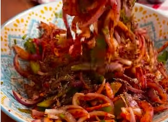 Instant Onion-Chili Pickle Recipe: A Quick Pick-Me-Up For Your Taste Buds Instant Onion-Chili Pickle Recipe: A Quick Pick-Me-Up For Your Taste Buds