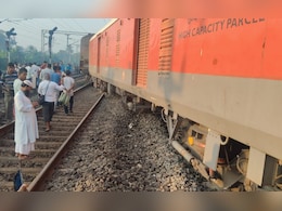 Woman Jumps In Front Of Train With Two-Year-Old Daughter In UP Woman Jumps In Front Of Train With Two-Year-Old Daughter In UP