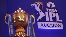 IPL 2025 Auction : हुकुमाचा एक्का RCB ने सोडला, मुंबई इंडियन्सने डाव साधला; नेमकं घडलं काय?