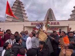 कनाडा में मंदिर के बाहर जुट रहे लोग, यहीं खालिस्‍तानियों ने हिंदुओं पर चलाई थीं लाठियां