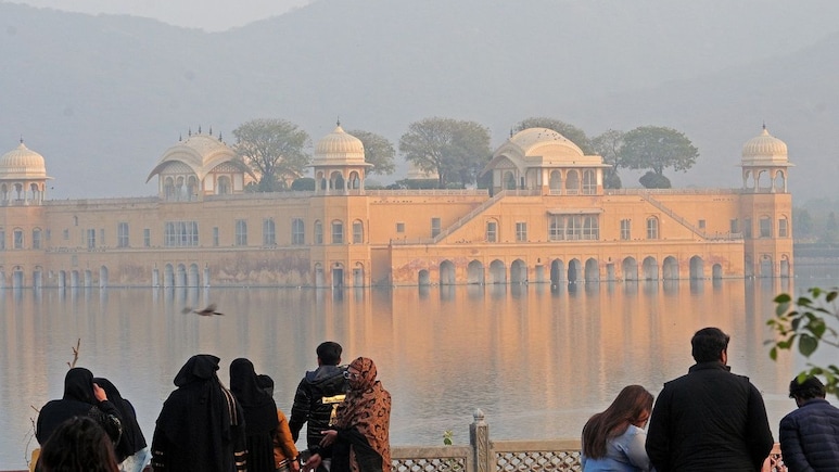 Rajasthan Weather: राजस्थान में लुढ़का पारा, तापमान में गिरावट के चलते ठंडी हुई रातें; प्रदेशवासियों को दिन में राहत