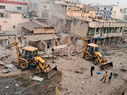 Sikar Encroachment Drive: सीकर में 50 दुकानों पर प्रशासन ने चलाया बुलडोजर, व्यापारी बोले- 'अतिक्रमण से ज्यादा तोड़ा तो करेंगे विरोध'