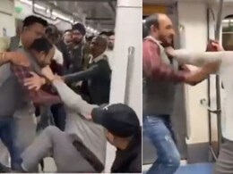 अगला स्टेशन मार-पिटाई है... दिल्ली में धक्का-मुक्की को लेकर बवाल, यात्रियों के बीच हुई भयंकर मारपीट, लोगों ने ऐसे लिए मज़े अगला स्टेशन मार-पिटाई है... दिल्ली में धक्का-मुक्की को लेकर बवाल, यात्रियों के बीच हुई भयंकर मारपीट, लोगों ने ऐसे लिए मज़े