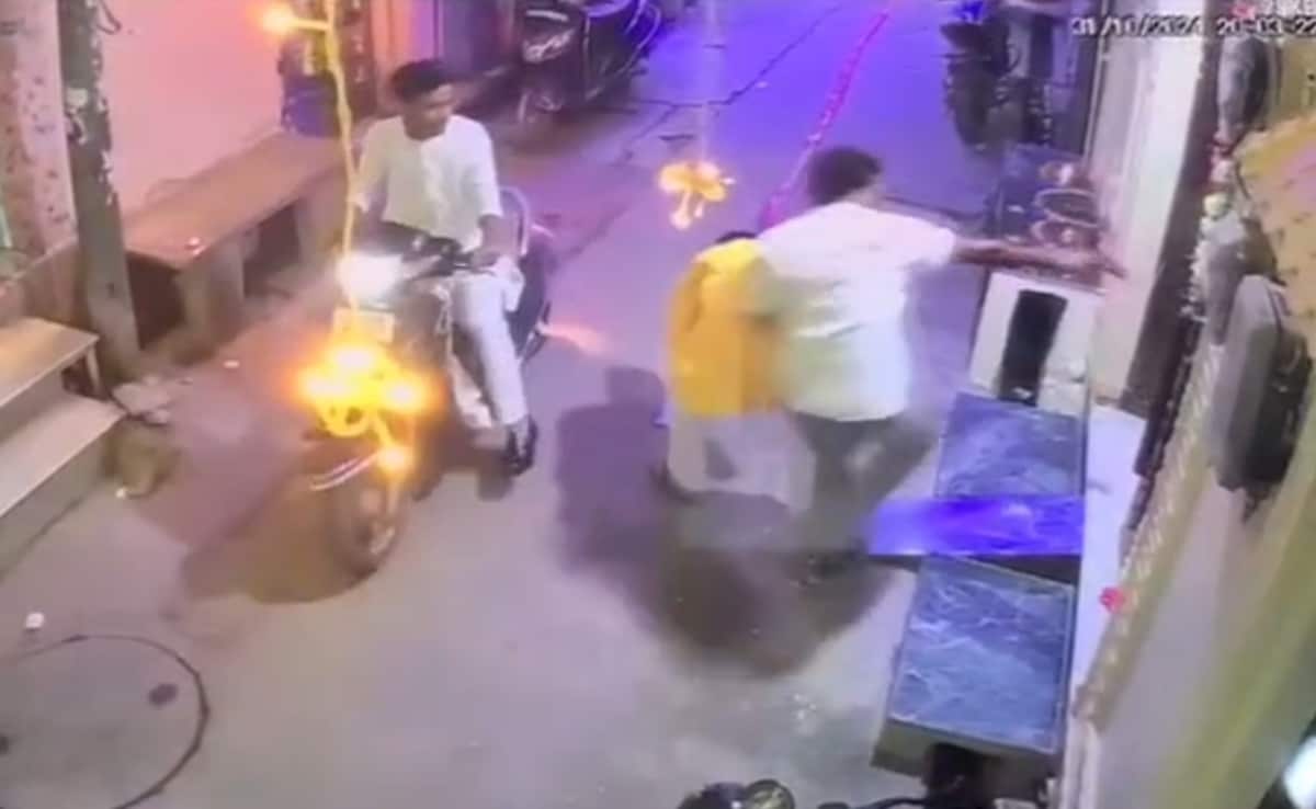 On CCTV, Delhi Man Shot Dead In Front Of His Son During Diwali Celebrations On CCTV, Delhi Man Shot Dead In Front Of His Son During Diwali Celebrations