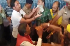 BJP Leader Accused Of Distributing Cash, High Drama Before Maharashtra Polls BJP Leader Accused Of Distributing Cash, High Drama Before Maharashtra Polls