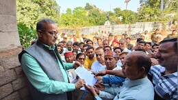 MP में खाद की किल्लत पर कांग्रेस का प्रदर्शन, किसानों के लिए उठाया मुद्दा