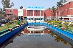 Aligarh Muslim University A Minority Institution? Supreme Court's Key 4:3 Verdict Aligarh Muslim University A Minority Institution? Supreme Court's Key 4:3 Verdict