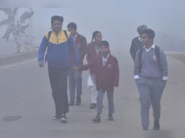 ठंड और कोहरे की मार, दिल्ली से लेकर बिहार तक जानें कहां कितने दिन बंद हैं स्कूल