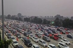 Massive Traffic Jam Post Diwali Weekend On Yamuna Expressway Near Mathura Massive Traffic Jam Post Diwali Weekend On Yamuna Expressway Near Mathura