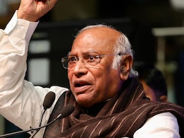मल्लिकार्जुन खरगे ने EVM पर सवाल उठाते हुए बैलेट पेपर से चुनाव की मांग की मल्लिकार्जुन खरगे ने EVM पर सवाल उठाते हुए बैलेट पेपर से चुनाव की मांग की