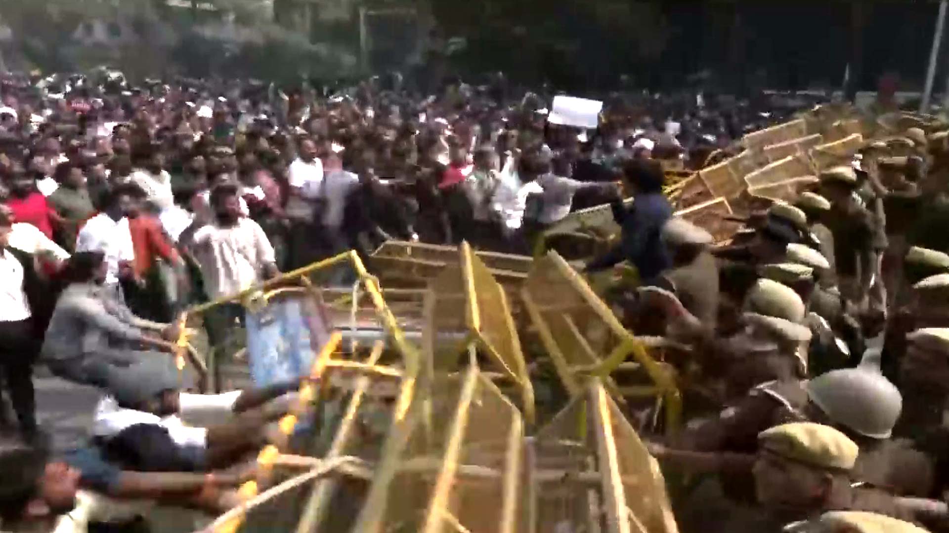 Massive Protests In UP's Prayagraj Over UPPSC Exam, Aspirants Clash With Cops