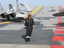 PHOTOS : जब राष्ट्रपति ने समंदर में बिताया एक दिन, INS विक्रांत पर सवार होकर महसूस की नेवी की ताकत PHOTOS : जब राष्ट्रपति ने समंदर में बिताया एक दिन, INS विक्रांत पर सवार होकर महसूस की नेवी की ताकत