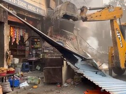 जयपुर में फिर गरजा बुलडोजर, 39 बीघा जमीन पर बसाई जा रही अवैध कॉलोनियों को किया ध्वस्त जयपुर में फिर गरजा बुलडोजर, 39 बीघा जमीन पर बसाई जा रही अवैध कॉलोनियों को किया ध्वस्त