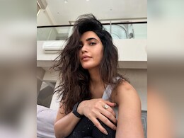 एक्ट्रेस करिश्मा तन्ना ने बताएं हेयर फॉल रोकने के बेहद आसान और सस्ते तरीके एक्ट्रेस करिश्मा तन्ना ने बताएं हेयर फॉल रोकने के बेहद आसान और सस्ते तरीके