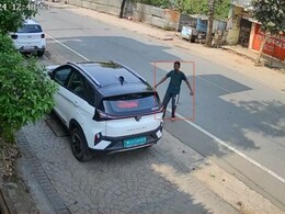 Jabalpur: शराबी युवक ने इलाके में मचाया उत्पात, लोगों के साथ की मारपीट, कार का भी तोड़ा शीशा