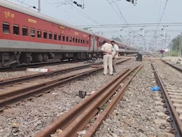 ओडिशा में चलती ट्रेन पर हुई 'फायरिंग', आरोपी फरार, खंगाले जा रहे सीसीटीवी फुटेज ओडिशा में चलती ट्रेन पर हुई 'फायरिंग', आरोपी फरार, खंगाले जा रहे सीसीटीवी फुटेज