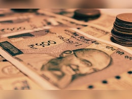 15 दिवसात 12 बेरोजगार तरुण झाले 100 कोटींचे मालक, मालेगावात पैशांचा पाऊस 15 दिवसात 12 बेरोजगार तरुण झाले 100 कोटींचे मालक, मालेगावात पैशांचा पाऊस