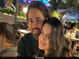 इस बिजनेसमैन को डेट कर रही हैं गदर की सकीना, रोमांटिक फोटो शेयर कर बोलीं- मेरे डार्लिंग के साथ प्यारी शाम इस बिजनेसमैन को डेट कर रही हैं गदर की सकीना, रोमांटिक फोटो शेयर कर बोलीं- मेरे डार्लिंग के साथ प्यारी शाम