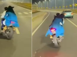 हिम्मत या हिमाकत? बुर्का पहनी लड़की के साथ बांग्लादेशी लड़के का खतरनाक बाइक स्टंट देख भड़के लोग, Video वायरल हिम्मत या हिमाकत? बुर्का पहनी लड़की के साथ बांग्लादेशी लड़के का खतरनाक बाइक स्टंट देख भड़के लोग, Video वायरल
