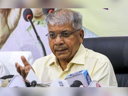 प्रकाश आंबेडकरांना होम ग्राऊंडवर मोठा धक्का; बड्या नेत्याने साथ सोडली प्रकाश आंबेडकरांना होम ग्राऊंडवर मोठा धक्का; बड्या नेत्याने साथ सोडली