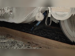 महाराष्ट्र में टला बड़ा हादसा, जानें अब किस वजह से डिरेल होने से बची रेलगाड़ी महाराष्ट्र में टला बड़ा हादसा, जानें अब किस वजह से डिरेल होने से बची रेलगाड़ी