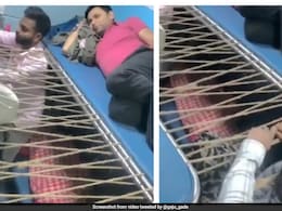 भारतीय रेल में यात्री ने बुन दी चारपाई, नहीं मिली सीट तो चलती ट्रेन में खुद ही बना ली इंस्टेंट बर्थ भारतीय रेल में यात्री ने बुन दी चारपाई, नहीं मिली सीट तो चलती ट्रेन में खुद ही बना ली इंस्टेंट बर्थ