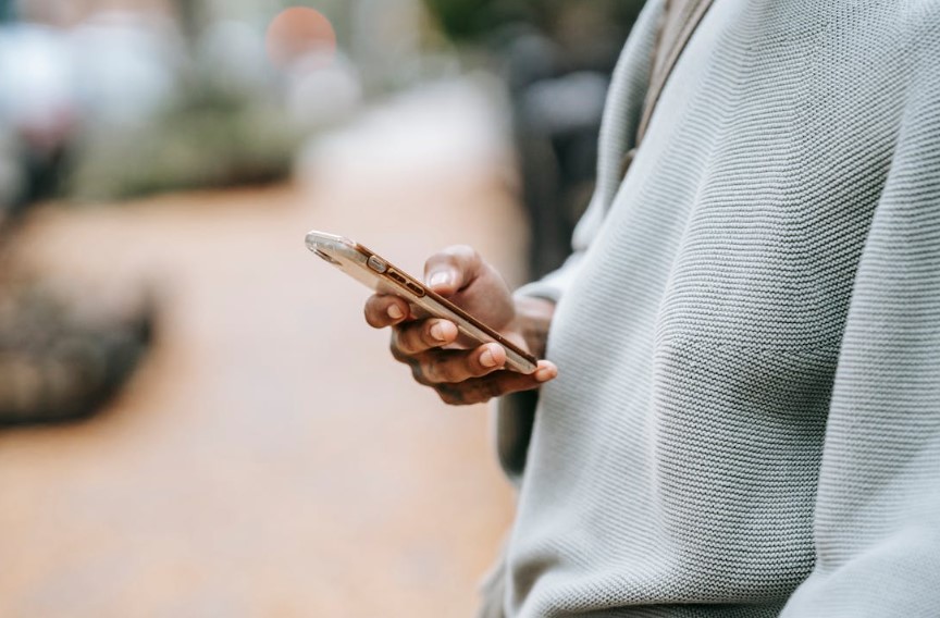 एक्स का मैसेज क्या करें, breakup ke baad ex ka message, relationship psychology hindi, ex girlfriend behaviour, should you reply to ex, ex ka message kya karein, breakup ke baad ex ka message, should I reply to my ex, ex texting after breakup reason, relationship advice Hindi,एक्स का मैसेज क्या करें, breakup ke baad ex ka message, relationship psychology hindi, ex girlfriend behaviour, should you reply to ex,