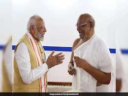 PM Modi Meets Jain Monk Ratnasundersuri Maharaj In Maharashtra PM Modi Meets Jain Monk Ratnasundersuri Maharaj In Maharashtra