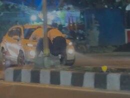 दिल्ली: ट्रैफिक पुलिस वालों को कार चालक ने घसीटा, आरोपी के खिलाफ हत्या की कोशिश का केस दर्ज दिल्ली: ट्रैफिक पुलिस वालों को कार चालक ने घसीटा, आरोपी के खिलाफ हत्या की कोशिश का केस दर्ज