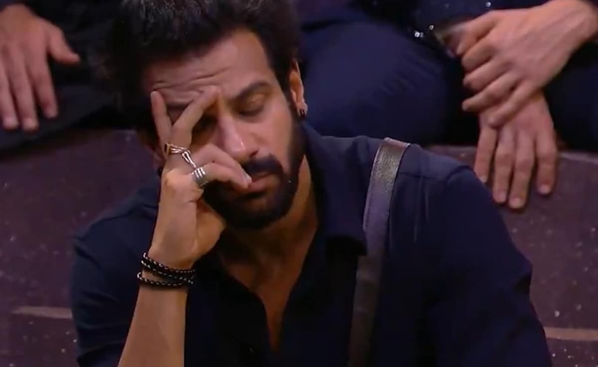 बिग बॉस 18 के वीकेंड का वार पर रोहित शेट्टी के सामने करणवीर को आया गुस्सा,  श्रुतिका से बोले- बहुत कह दिया तुमने अब... | karanveer mehra angry on  shrutika arjun in